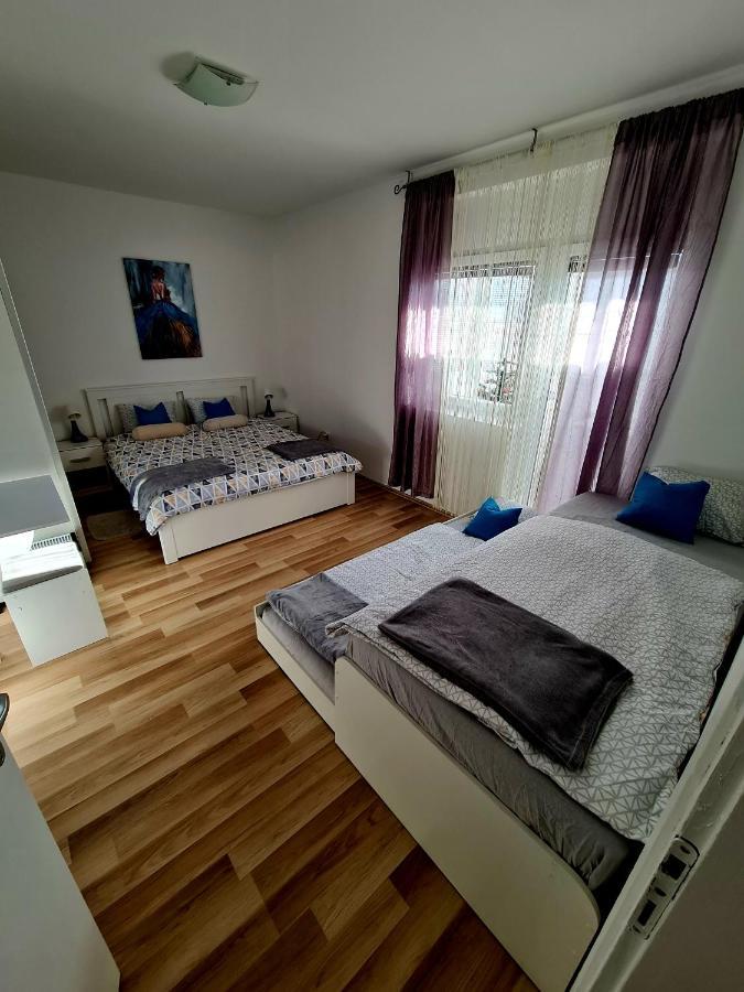 Apartment Pemper - Self Check In And Check Out Otočac Eksteriør billede