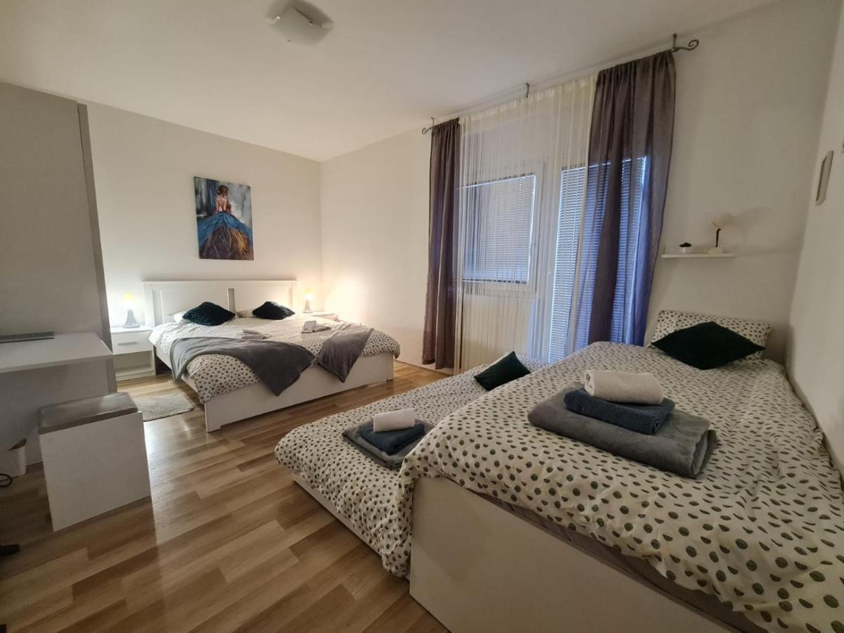 Apartment Pemper - Self Check In And Check Out Otočac Eksteriør billede