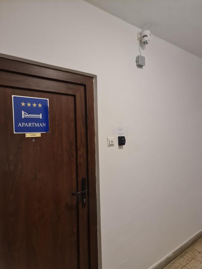 Apartment Pemper - Self Check In And Check Out Otočac Eksteriør billede