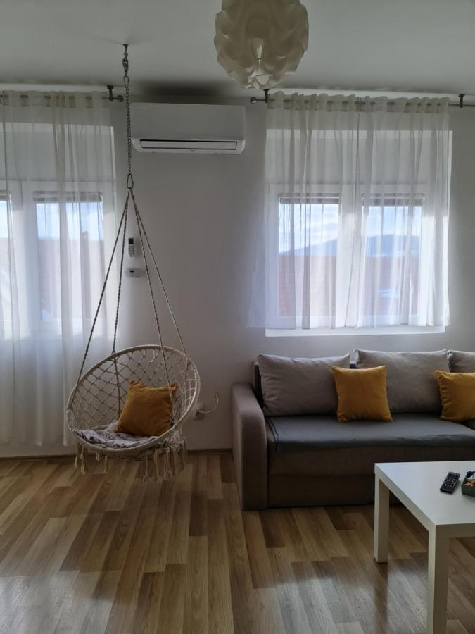 Apartment Pemper - Self Check In And Check Out Otočac Eksteriør billede