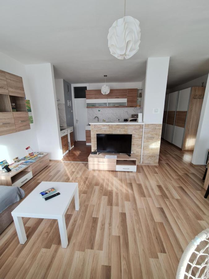 Apartment Pemper - Self Check In And Check Out Otočac Eksteriør billede