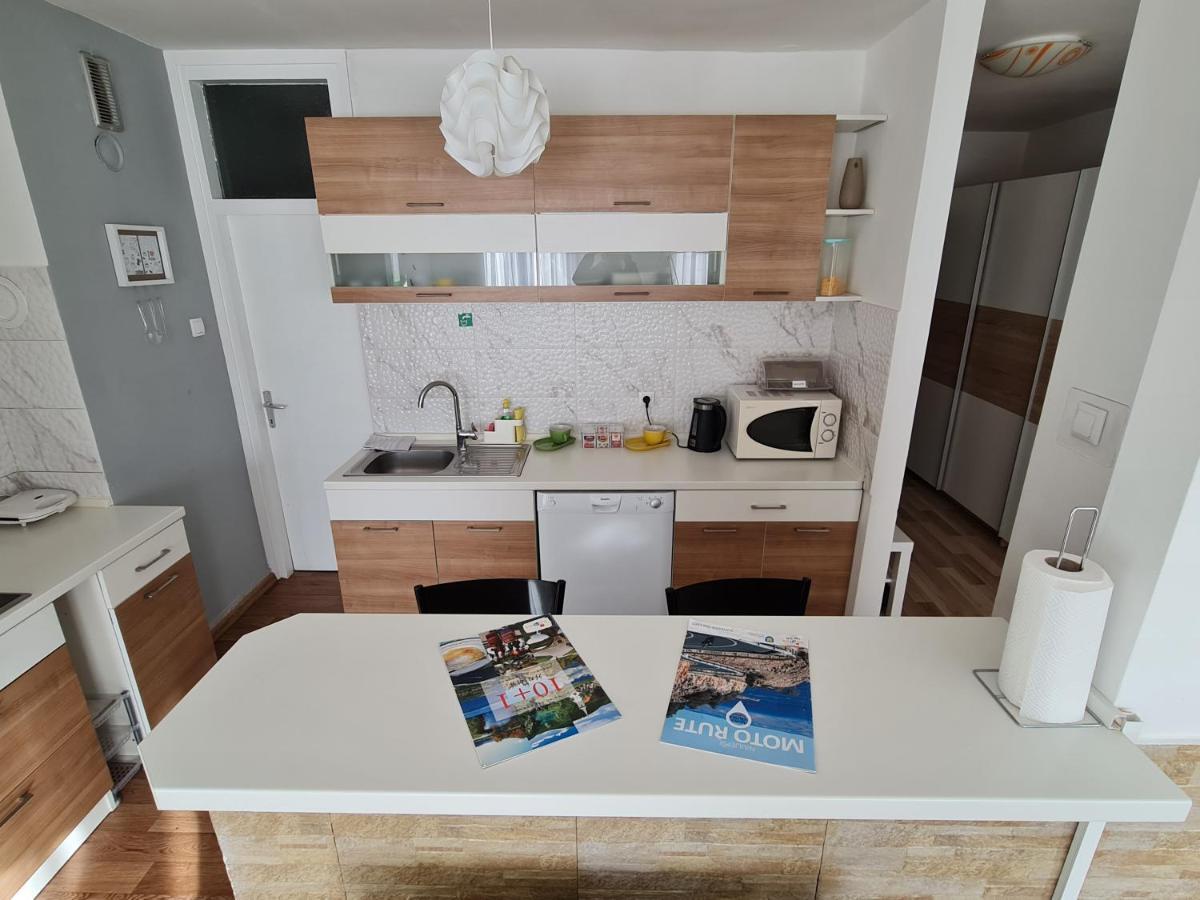 Apartment Pemper - Self Check In And Check Out Otočac Eksteriør billede
