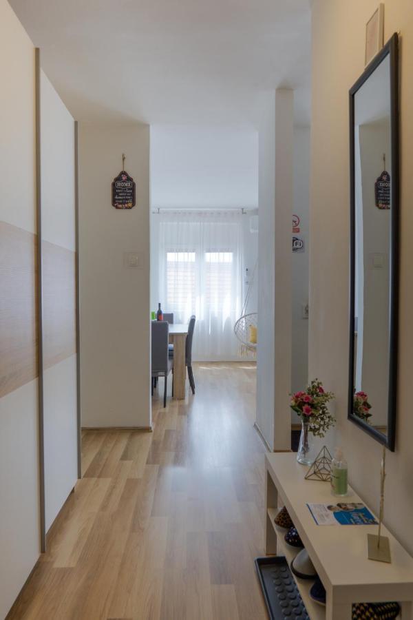 Apartment Pemper - Self Check In And Check Out Otočac Eksteriør billede